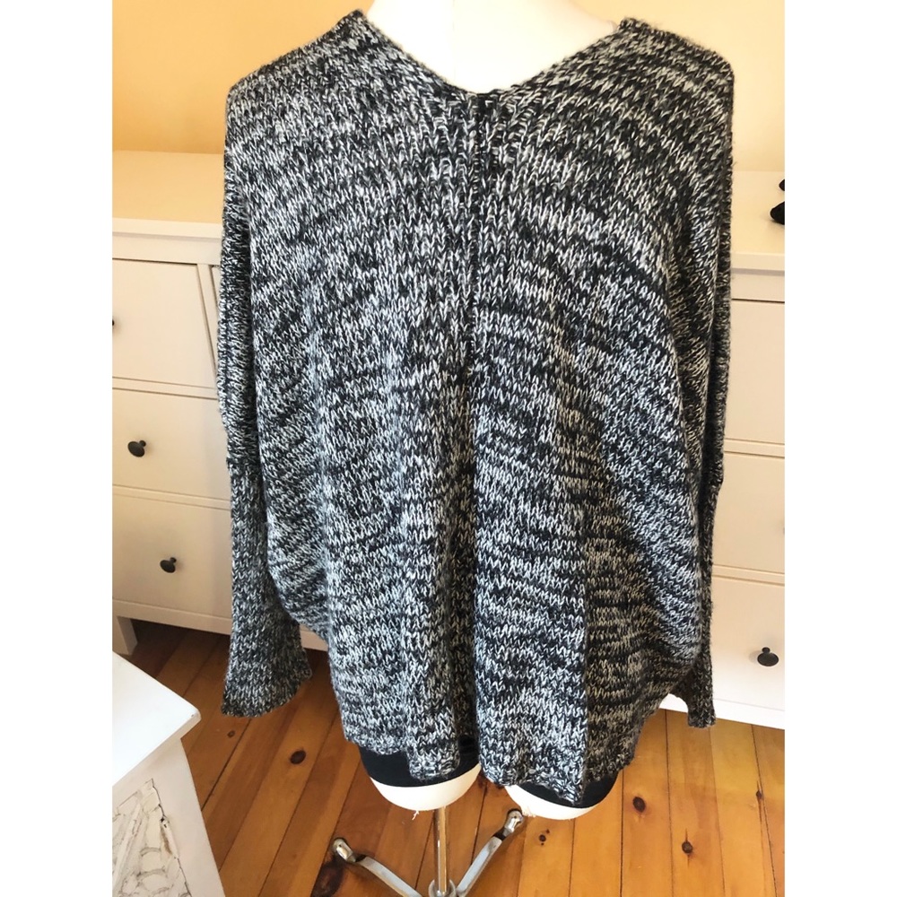 Sweater - Picture 5 of 6
